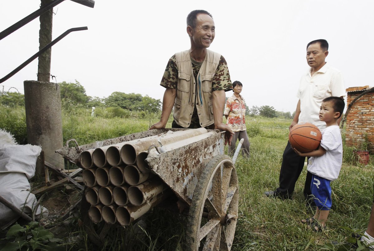 chinese-farmer-yang-youde-pushes-his-homemade-cannon-near-his-farmland-on-the-outskirts-of-wuhan-hubei-province-june-6-2010