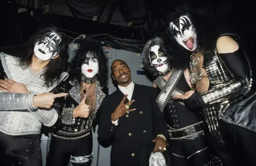 kiss-tupac