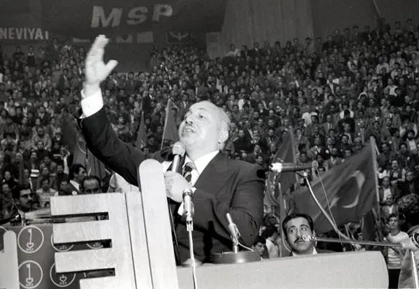 mucit-ve-muhafazakar-necmettin-erbakan-(1926-2011)-listelist (1)