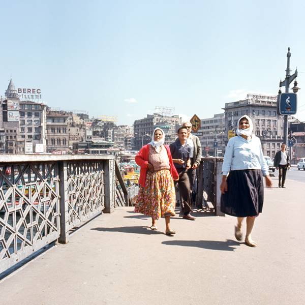 1971-istanbul-fotograflari-040-samz_turkey1971_istanbul_street_scene_057