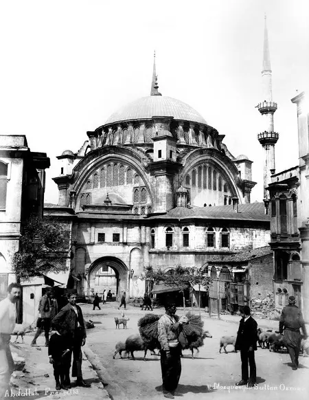 nuruosmaniye-camisi