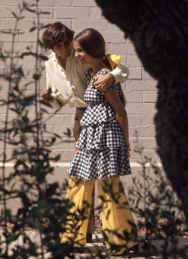 1969-hippie-high-school-fashion-photography-2