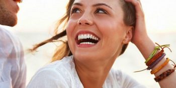 Neden Daha Sık ve Doya Doya Gülümsememiz Gerektiğinin 32 İnci Gibi Kanıtı