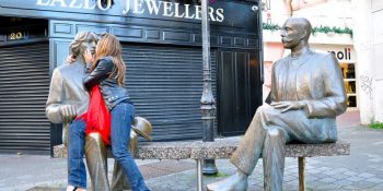 Olduğu Yerde Duran 35 Heykel ve Yerinde Duramayan Komik İnsanlar