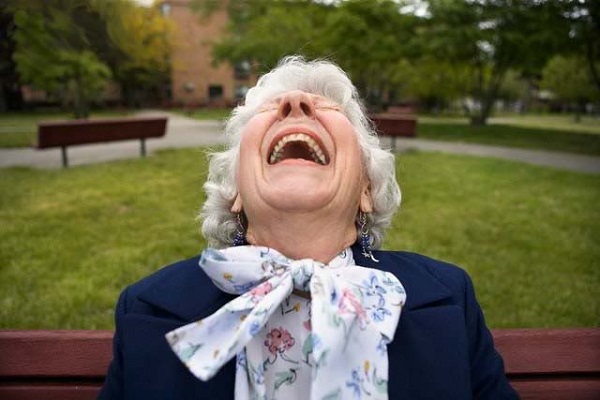 oldwoman_laughing