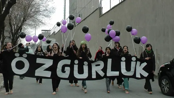 basin-ozgur-kadin