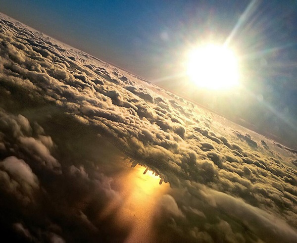 chicago-reflected-in-lake-michigan-from-an-airplane-by-mark-hersch-07