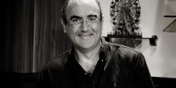 Kız Kulesi Şairi Sunay Akın ve Şiir Kadar Naif Eseri Oyuncak Müzesi