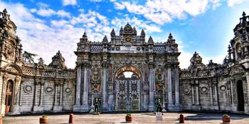 16 Maddede Simetrinin İhtişamı Dolmabahçe Sarayı