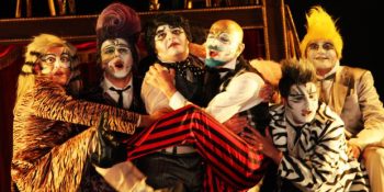 Perde Her Açıldığında Yeniden Başlayan Bir Dünya: Tiyatro