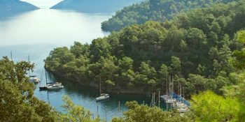 Büyük Uğraşlarla Keşfedip Tatile Gittiğiniz Sevimli Koyu Seneye Bozulmamış Bulmanın 8 Yolu