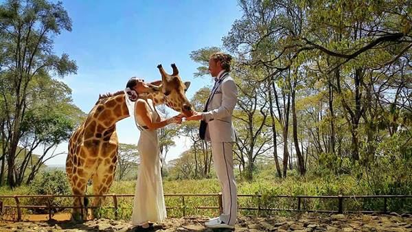 weddingcouple-wedding-around-the-world-travel-cheetah-rhiann-11