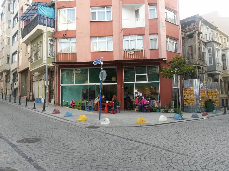 16) BİR VEGAN CAFE