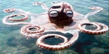 Tarkan Filmlerinden Hafızalarımıza Kazınan 10 Absürt Durum