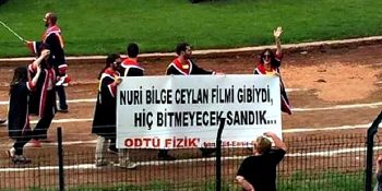 Geleneksel ODTÜ Orantısız Zeka Yürüyüşü’nden 17 Mezuniyet Pankartı