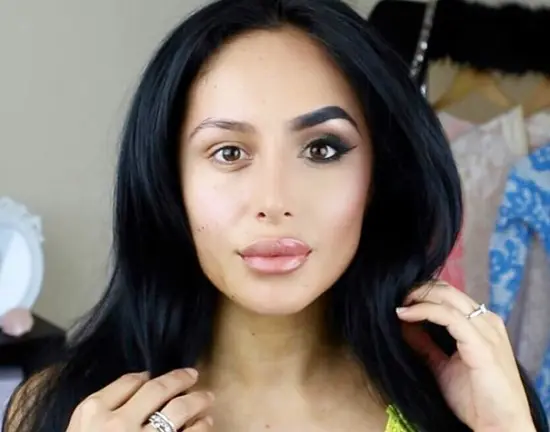 power-of-makeup-selfies-half-face-trend-22__605