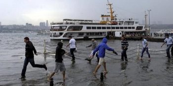 Bir Türlü Yazın Gelmemesine Üzülen Bünyelerin Dramını Anlatan 12 Gif