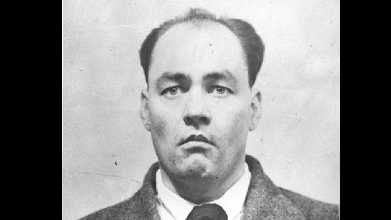 gozleri-acık-bakan-adam-listelist