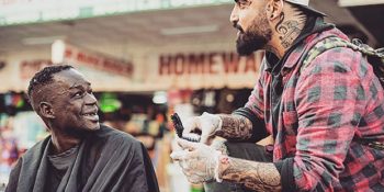 9 Fotoğrafla Evsizlerin Saçını Keserek Uyuşturucu Bağımlılığından Kurtulan Nasir Sobhani