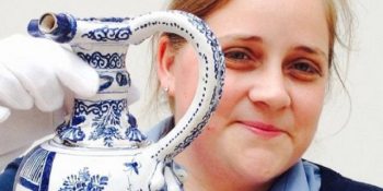 6 Fotoğrafla Kırdığı Vazo İçin Çok Üzülen Çocuğu Arayan Müze Yetkilileri