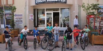 İlk Komünist Belediyemiz Ovacık’tan 1 Saat Kitap Okuyan Çocuklara Hediye 1 Saat Bisiklet Turu