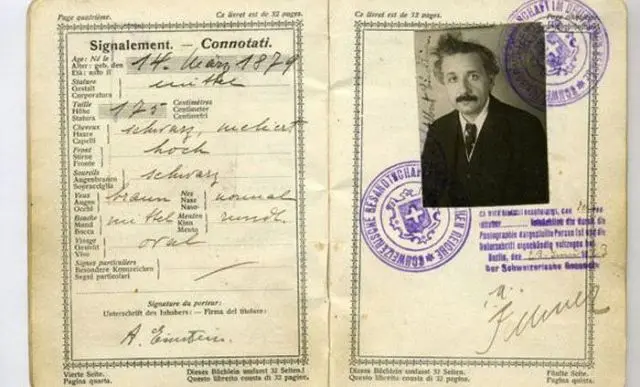 tum-zamanlarin-en-iyi-fizikcisi-albert-einstein-listelist