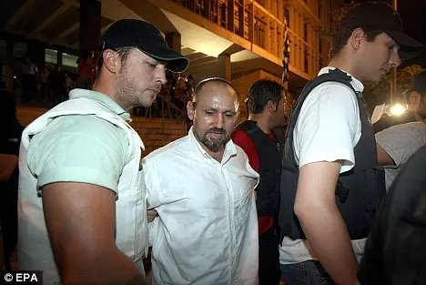 tutuklu-ve-polis-listelist