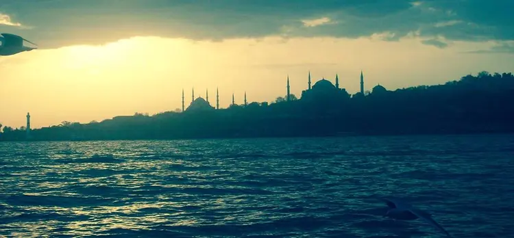 6- DENİZİN KENTİNİ YAKTIM