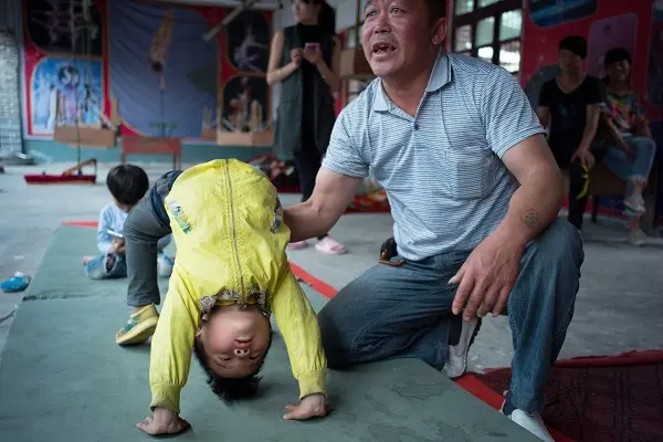Acrobatic School01
