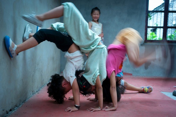 acrobatic scholl in china