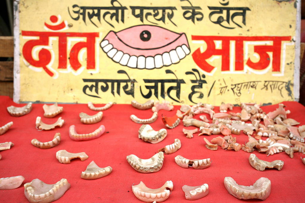 Street dentist, Varanasi