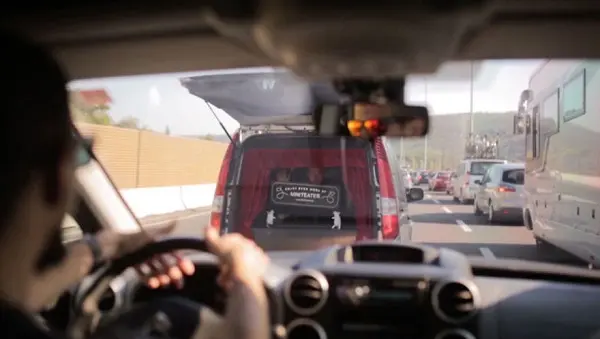 The-Trunk-Theater-a-theater-show-happening-in-the-trunk-of-a-car8__880