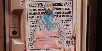 Eskişehir Sokaklarında Karşılaşacağınız ‘Pankartlı Adam’ın İnsanlara İletmek İstediği 12 Mesaj