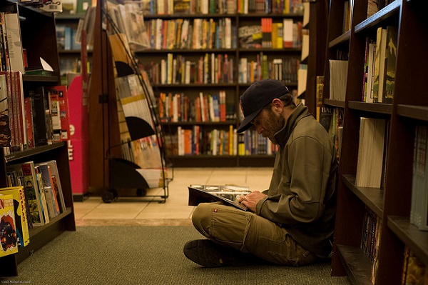 barnes-and-noble-bookstore-man-reading-flickr