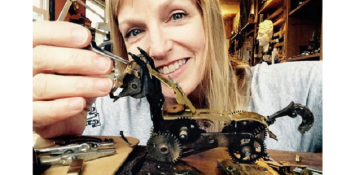 Eski Saat Parçalarından Ufak Heykeller Yapan Sanatçının 13 Eseri