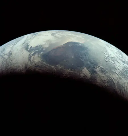 Apollo-11-landing-on-moon-004