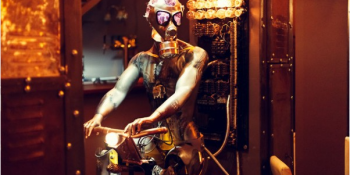 Sizi İçmeden Sarhoş Edecek Romanya’da Açılan Dünyanın İlk Steampunk Barı: Enigma Bar