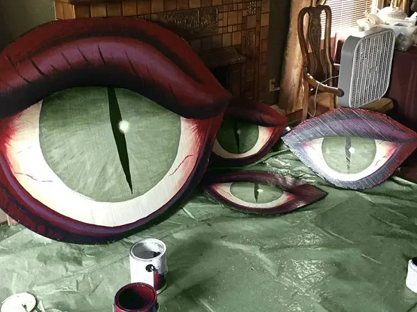 halloween-decorations-parents-house-chr
