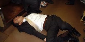 Hafta İçi Akşamdan Kalma İnsanlara Ofisi Dar Eden 11 Durum