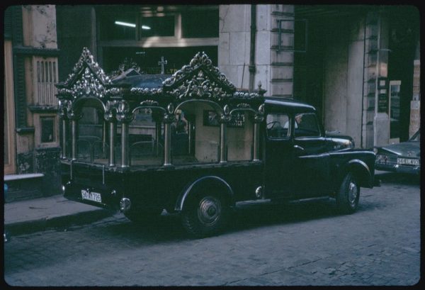 along-with-donkeys-this-motorized-hearse-is-something-you-wouldnt-see-in-istanbuls-streets-today