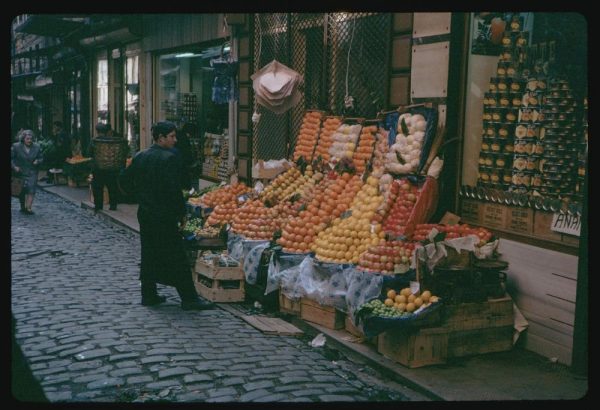 cushman-photographed-all-kinds-of-street-vendors-fruit-stands-lined-the-sidewalks