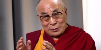 Dalay Lama: Paris İçin Dua Etmeyin