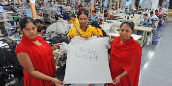 Göçmen Kadınların Günlüğü 1 Dolardan Ürettiği ve 70 Dolara Satılan Çok “Feminist” Tişörtler