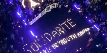 Paris Saldırılarından Sonra Tek Yürek Olan Dünyadan 15 Mavi-Beyaz-Kırmızı Fotoğraf