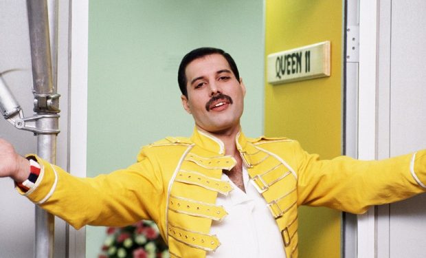 1986, London, England, UK --- Freddie Mercury Backstage at Wembley, London --- Image by © Denis O'Regan/CORBIS