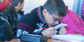 Görme Engelli Öğrencisinden Vazgeçmeyerek Umutlarımızı Yeşerten Mehmet Öğretmen