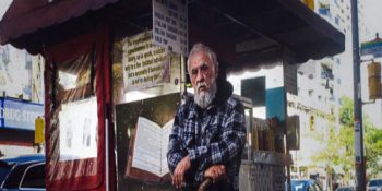 Yarı Zamanlı Seyyar Satıcı, Tam Zamanlı Büyücü Olan Adamın Ruhani Hikayesi