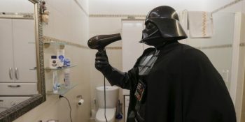 Resmi Olarak Darth Vader İsmini Alıp Darth Vader Gibi Yaşayan Adamın Hayatından 19 Kare
