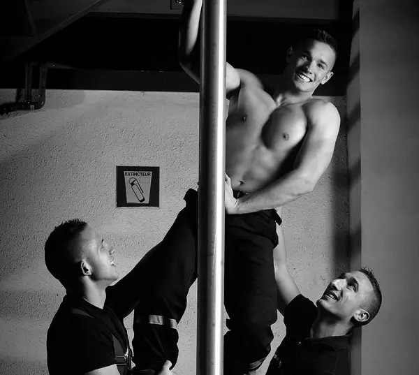 french-firemen-calendar-2016-pom