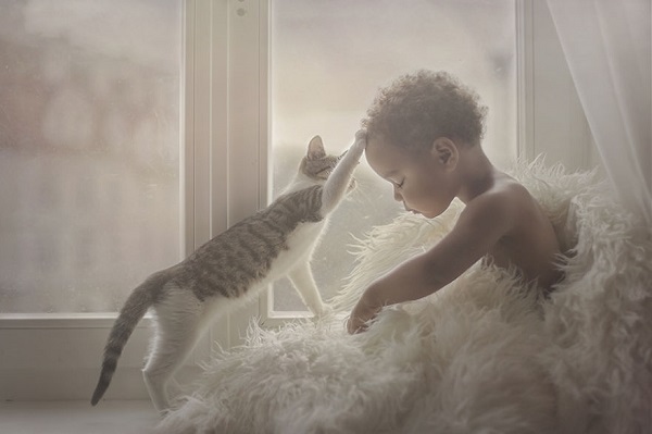 photographers-from-all-over-the-world-capture-amazing-photos-of-children-and-animals